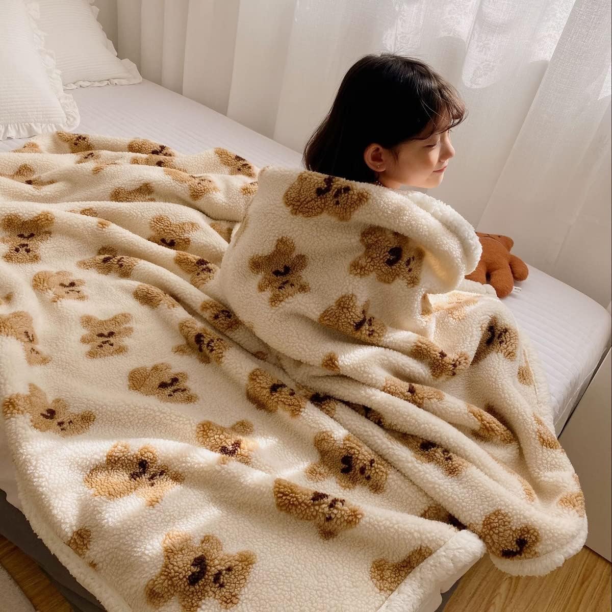 40"x50" White Bear Sherpa Fleece Throw Blanket